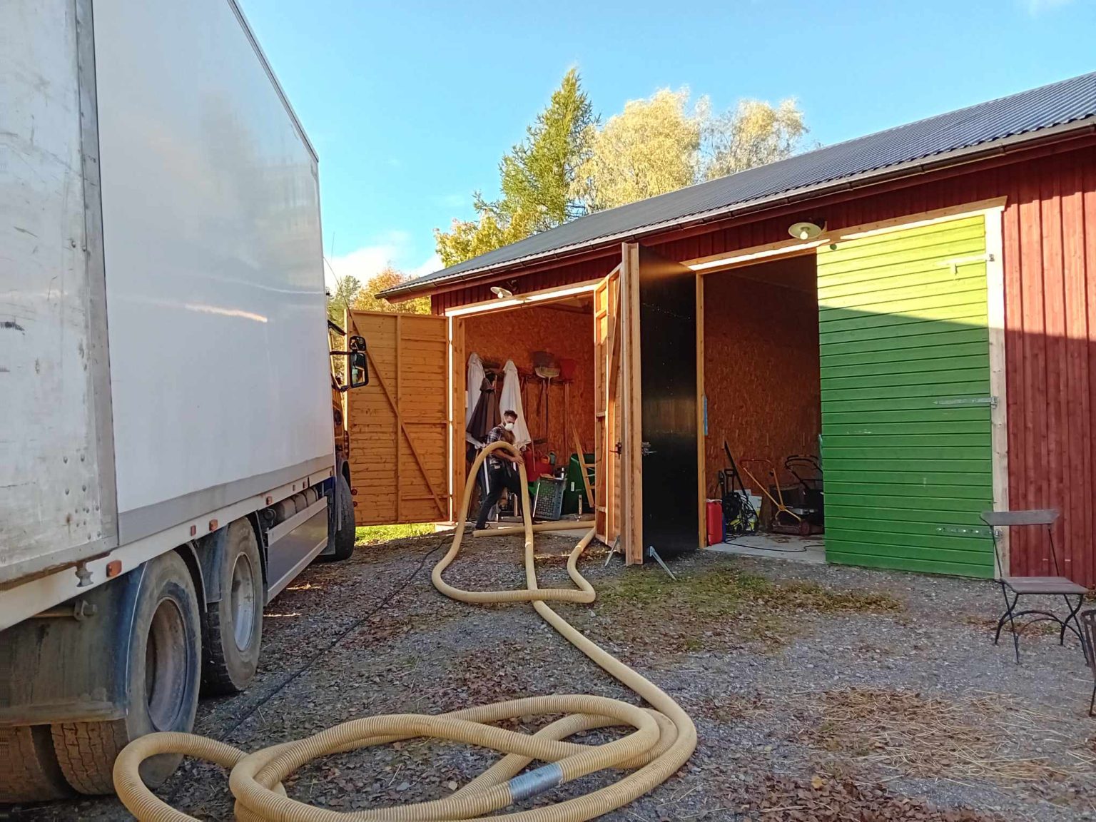 Isolera huset | lösull | sprutisolering | träfiberisolering